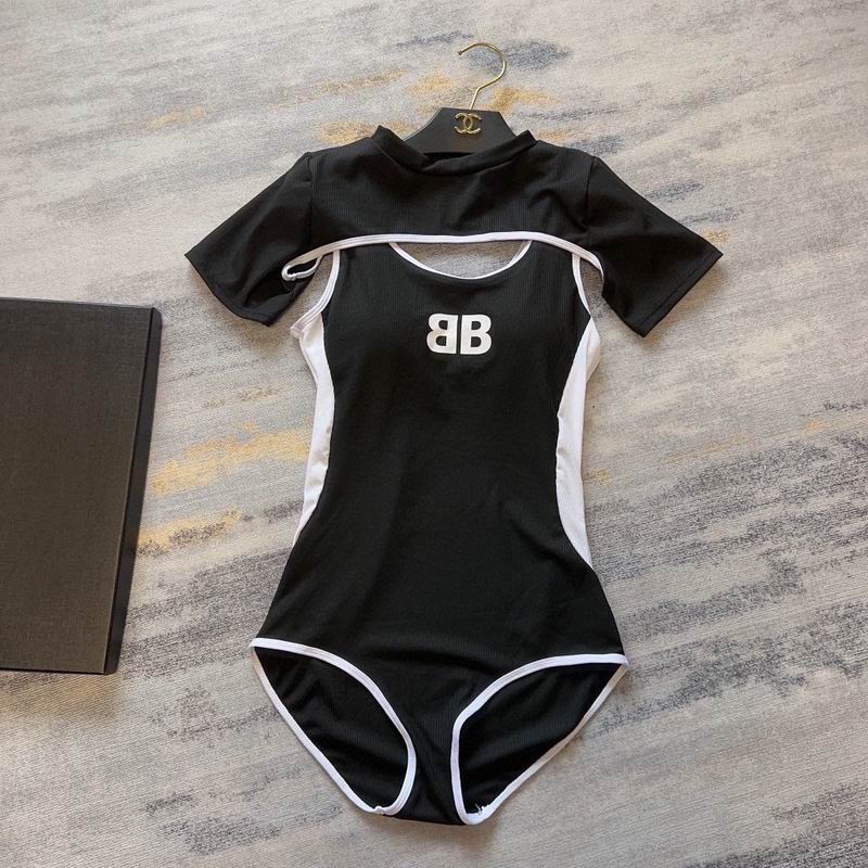 Balenciaga S-XL 23
